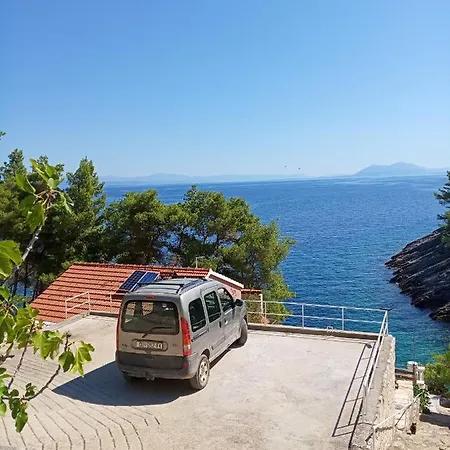 Modern Robinson Veli Bare * Vela Luka