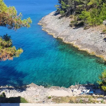 Modern Robinson Veli Bare * Vela Luka