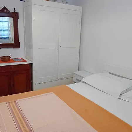 Modern Robinson Veli Bare