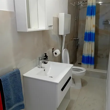 Modern Robinson Veli Bare * Vela Luka