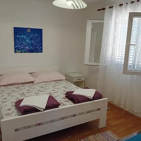 Modern Robinson Veli Bare