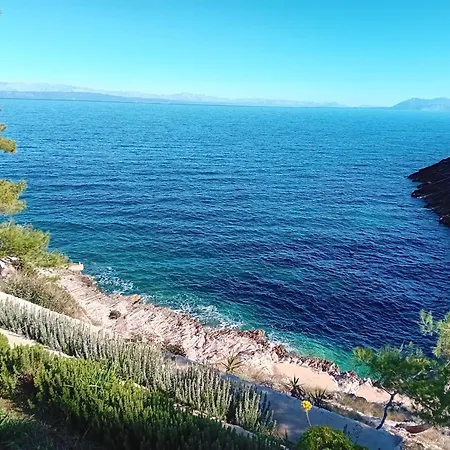 Modern Robinson Veli Bare * Vela Luka