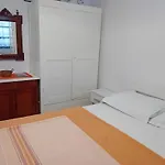 Modern Robinson Veli Bare