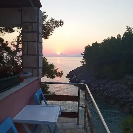 Modern Robinson Veli Bare Feriehus *