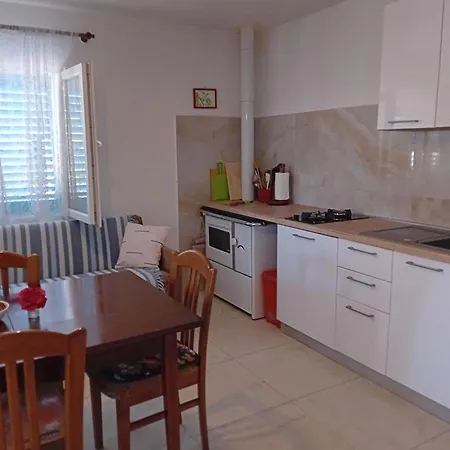 Modern Robinson Veli Bare Vela Luka