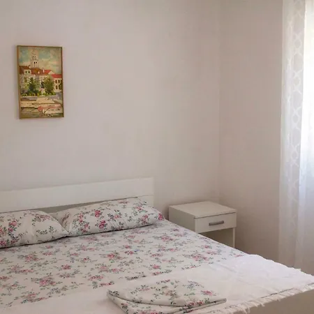 Modern Robinson Veli Bare Vela Luka