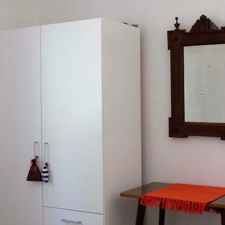 Modern Robinson Veli Bare Feriehus *