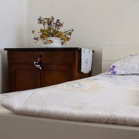 Modern Robinson Veli Bare *