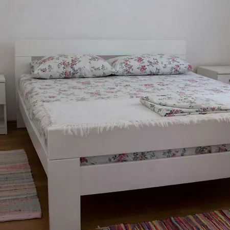 Feriehus Modern Robinson Veli Bare