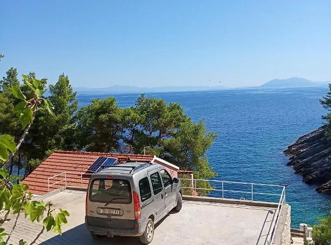 Modern Robinson Veli Bare * Vela Luka