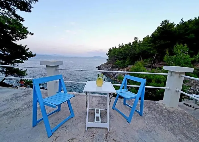 Modern Robinson Veli Bare Nyaraló *