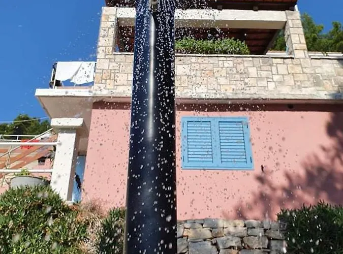 Modern Robinson Veli Bare Nyaraló