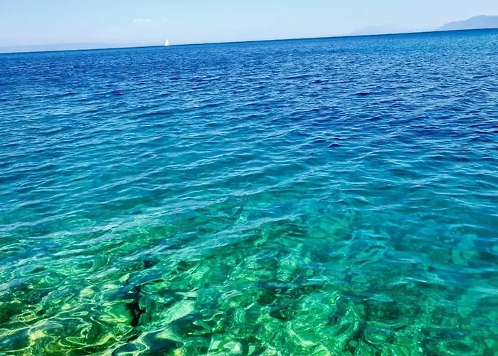 Modern Robinson Veli Bare Nyaraló *