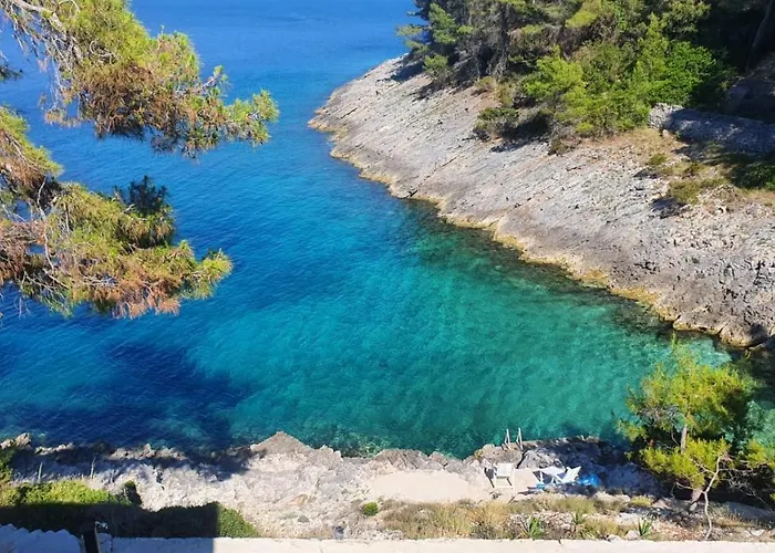 Modern Robinson Veli Bare * Vela Luka