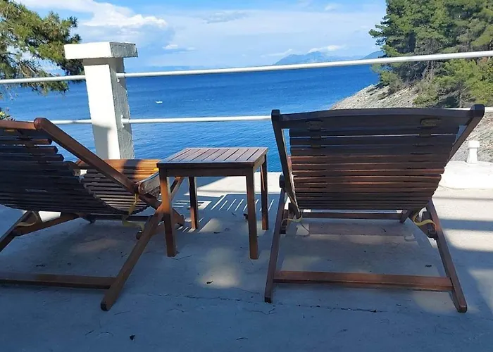 Modern Robinson Veli Bare * Vela Luka