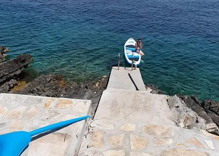 Modern Robinson Veli Bare Nyaraló