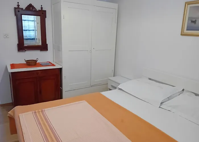 Modern Robinson Veli Bare