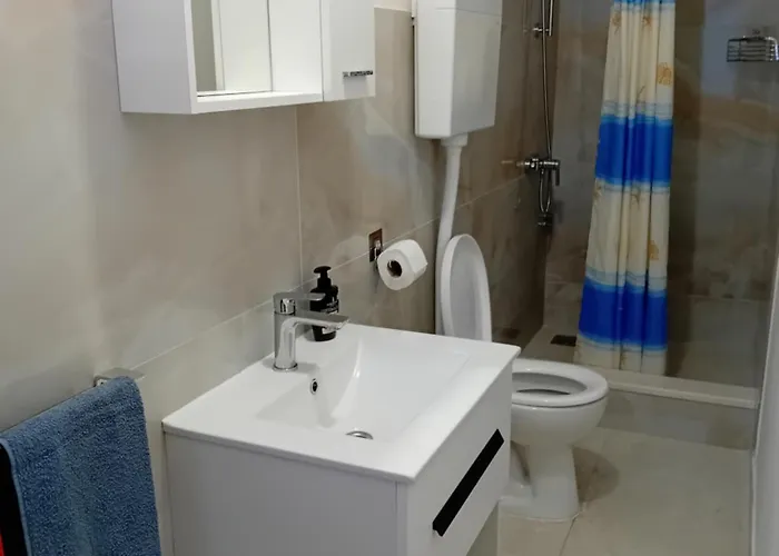 Modern Robinson Veli Bare * Vela Luka