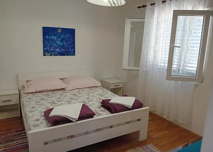 Modern Robinson Veli Bare