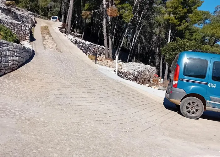 Modern Robinson Veli Bare