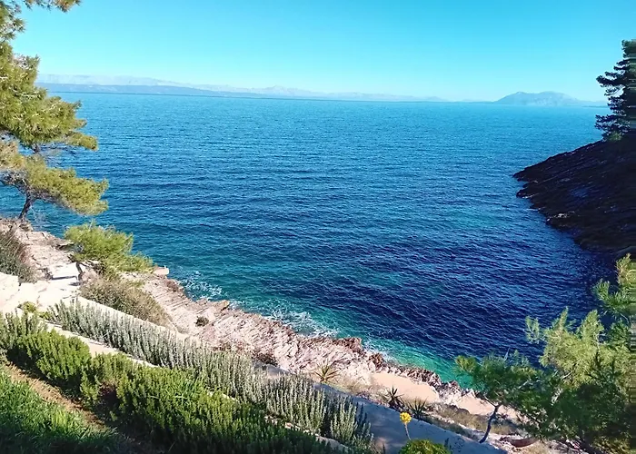 Modern Robinson Veli Bare * Vela Luka