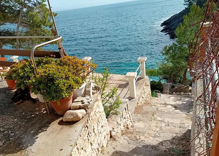 Modern Robinson Veli Bare Nyaraló