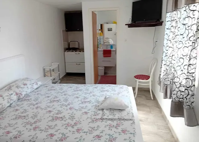 Modern Robinson Veli Bare *