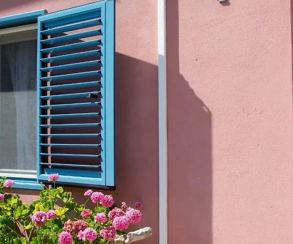 Modern Robinson Veli Bare Vela Luka