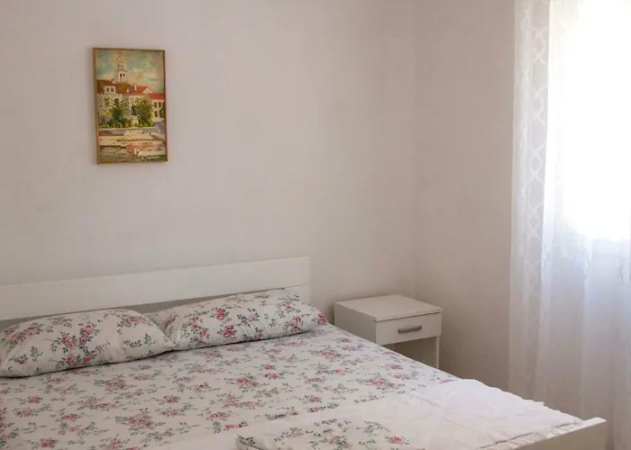 Modern Robinson Veli Bare Vela Luka