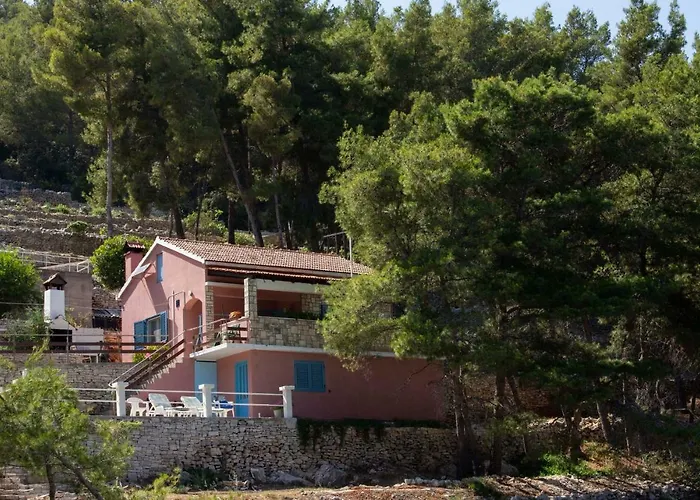 Modern Robinson Veli Bare Vela Luka